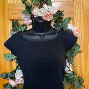 FOREVER 21-BLACK CROP TOP